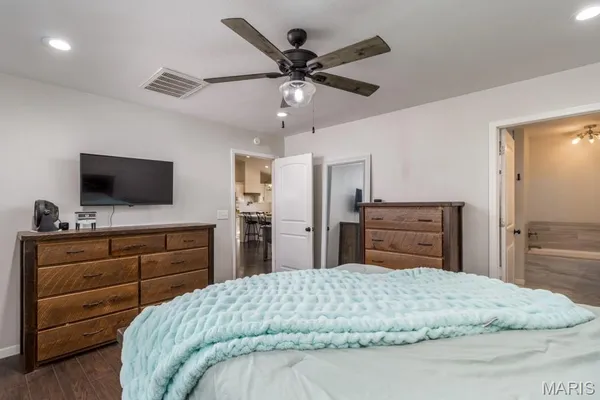 $514,900 | 13940 Industry Road, Lebanon, MO 65536