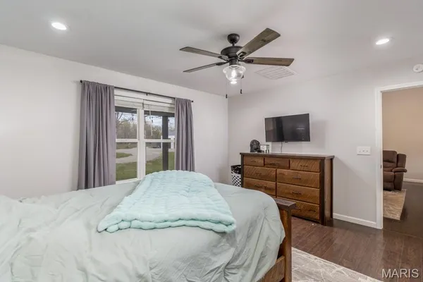 $514,900 | 13940 Industry Road, Lebanon, MO 65536