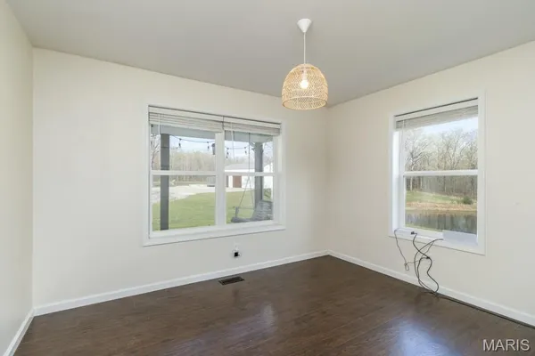 $514,900 | 13940 Industry Road, Lebanon, MO 65536