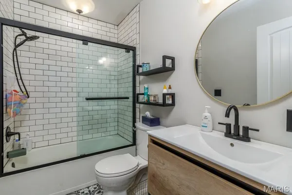 $514,900 | 13940 Industry Road, Lebanon, MO 65536