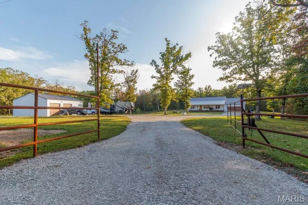 $514,900 | 13940 Industry Road, Lebanon, MO 65536