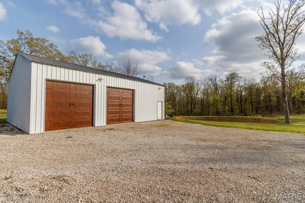 $514,900 | 13940 Industry Road, Lebanon, MO 65536