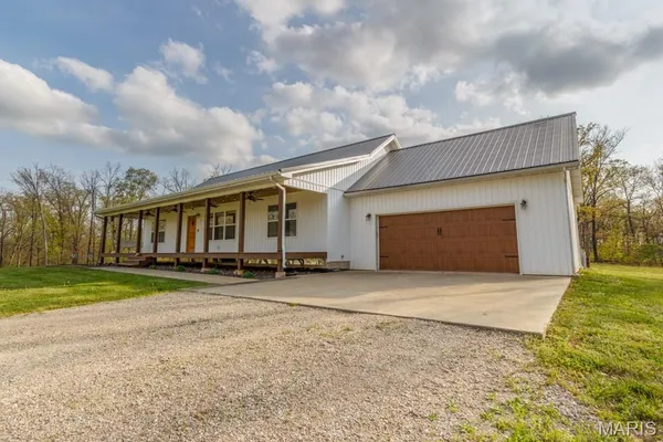 $514,900 | 13940 Industry Road, Lebanon, MO 65536
