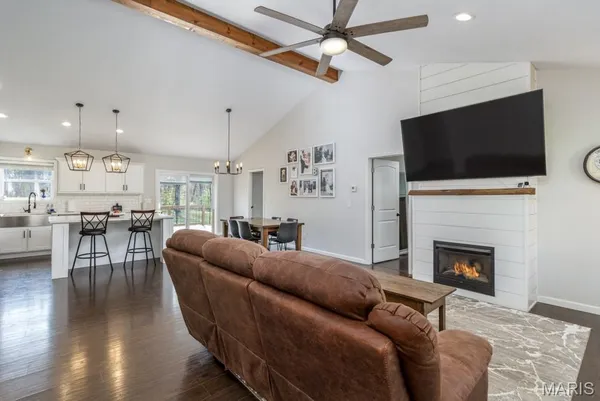 $514,900 | 13940 Industry Road, Lebanon, MO 65536