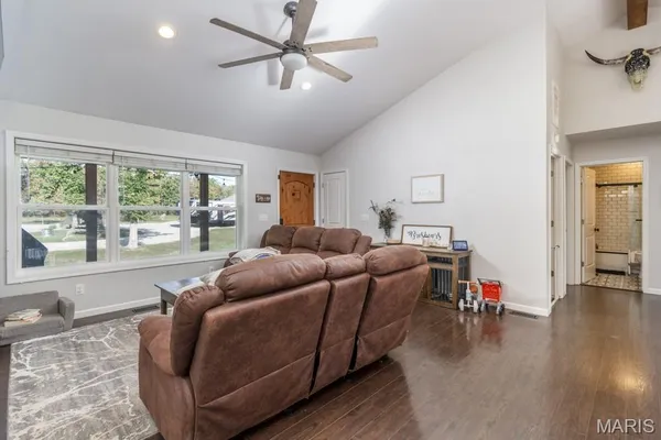 $514,900 | 13940 Industry Road, Lebanon, MO 65536