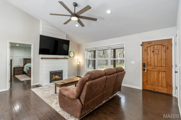 $514,900 | 13940 Industry Road, Lebanon, MO 65536