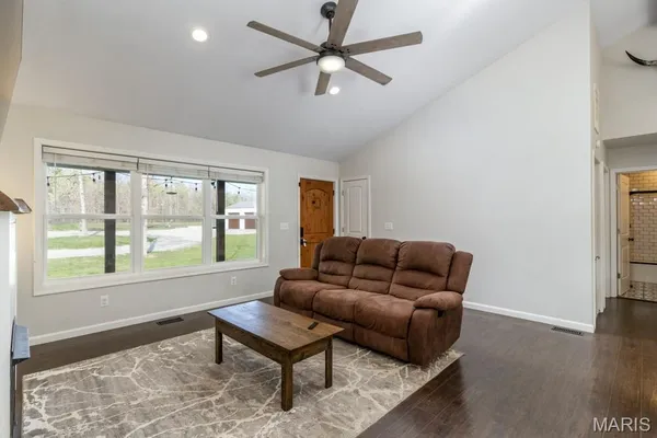 $514,900 | 13940 Industry Road, Lebanon, MO 65536