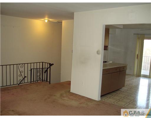 183 Evergreen Road, Unit 14B Edison, NJ 08837 - Photo 4 of 9 Gallery Image 4