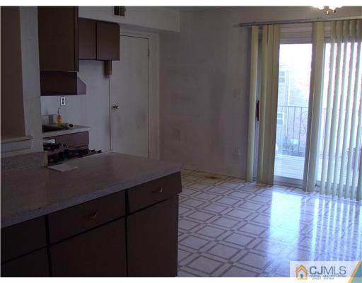 183 Evergreen Road, Unit 14B Edison, NJ 08837 - Photo 5 of 9 Gallery Image 5