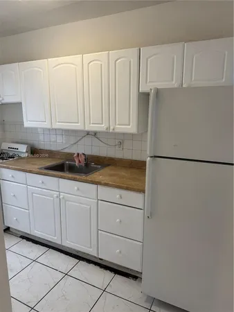 $1,450 | 7300 Harding Avenue, Unit 25, Miami Beach, FL 33141