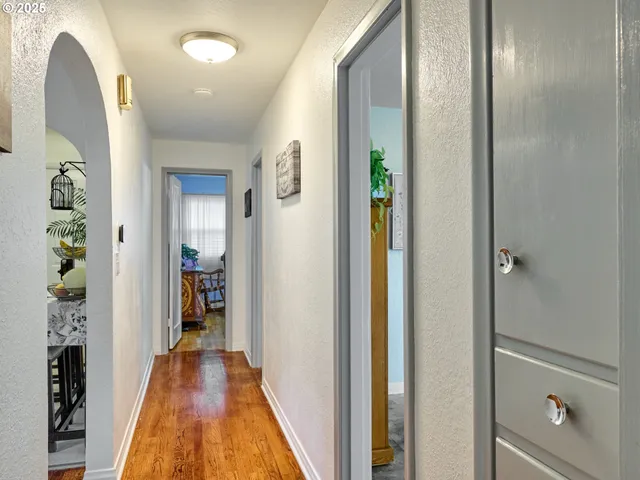 $379,900 | 2075 Laurel Avenue Northeast, Salem, OR 97301