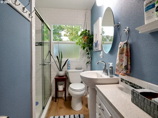 $379,900 | 2075 Laurel Avenue Northeast, Salem, OR 97301