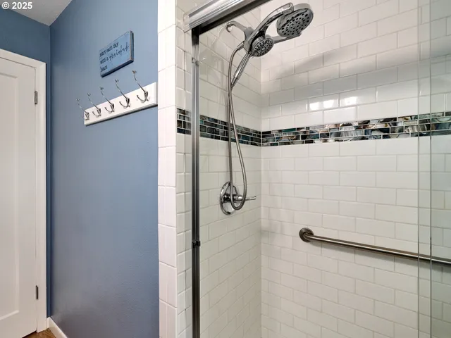 $379,900 | 2075 Laurel Avenue Northeast, Salem, OR 97301