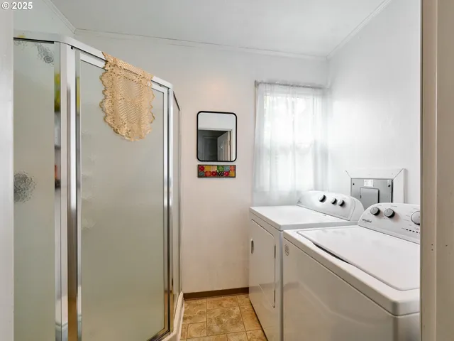 $379,900 | 2075 Laurel Avenue Northeast, Salem, OR 97301