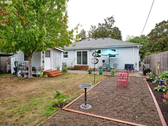 $379,900 | 2075 Laurel Avenue Northeast, Salem, OR 97301