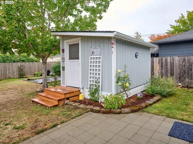 $379,900 | 2075 Laurel Avenue Northeast, Salem, OR 97301