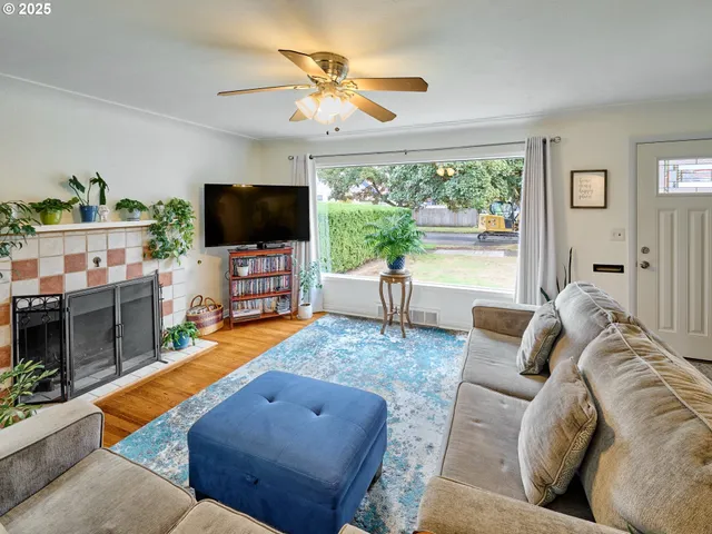 $379,900 | 2075 Laurel Avenue Northeast, Salem, OR 97301