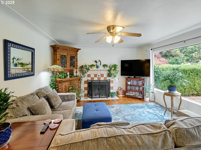 $379,900 | 2075 Laurel Avenue Northeast, Salem, OR 97301