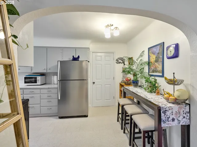 $379,900 | 2075 Laurel Avenue Northeast, Salem, OR 97301