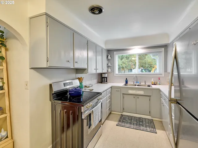 $379,900 | 2075 Laurel Avenue Northeast, Salem, OR 97301