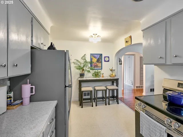 $379,900 | 2075 Laurel Avenue Northeast, Salem, OR 97301