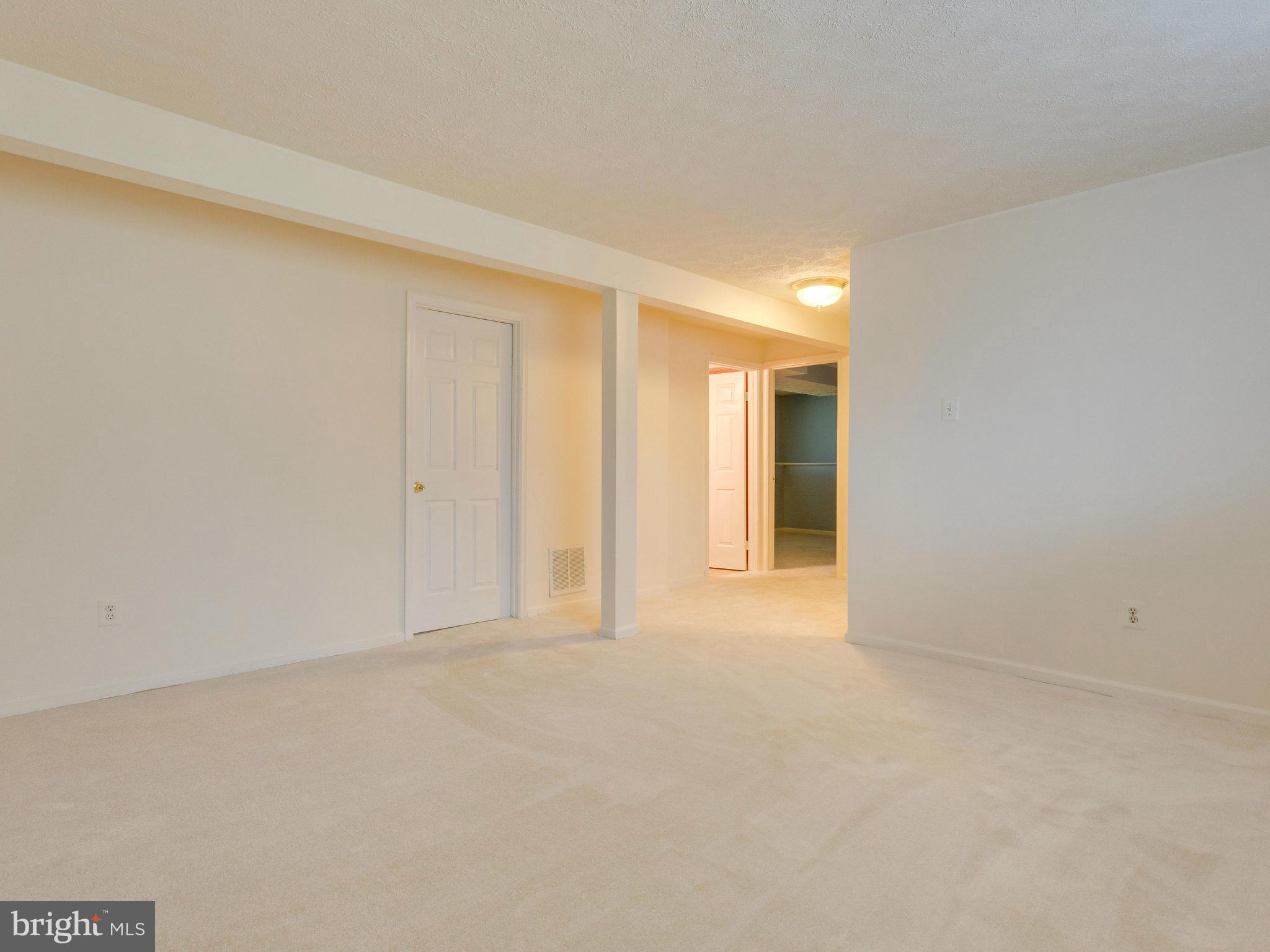 5800 Heming Avenue Springfield, VA 22151 - Photo 18 of 29 Family Room