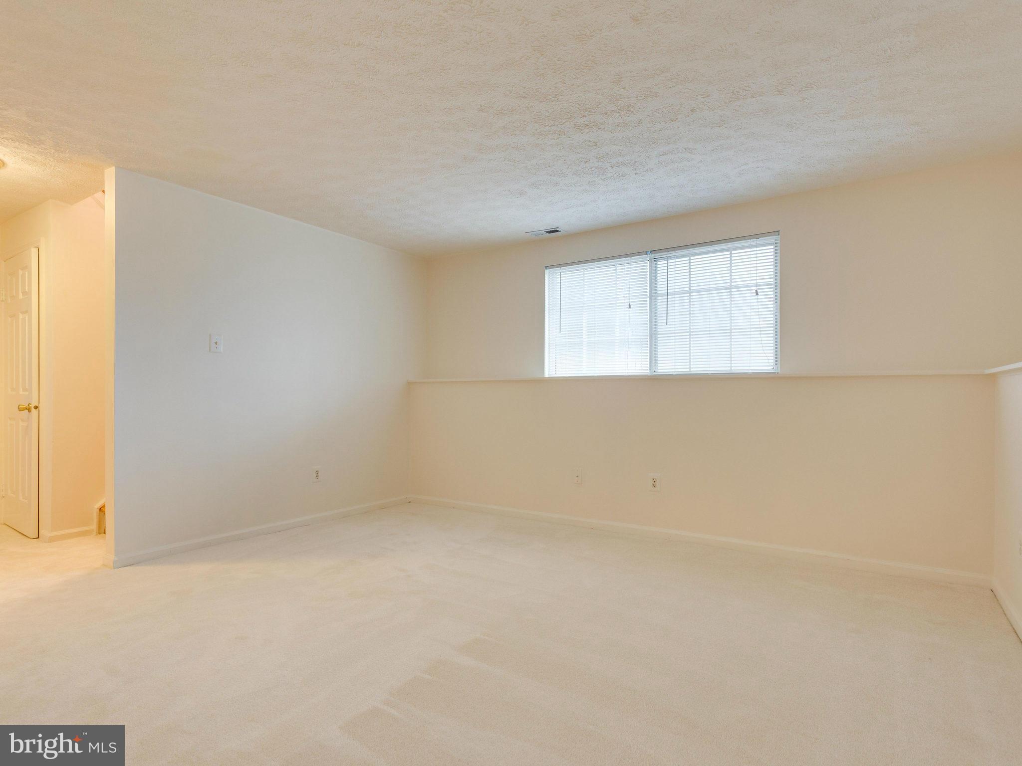 5800 Heming Avenue Springfield, VA 22151 - Photo 19 of 29 Family Room
