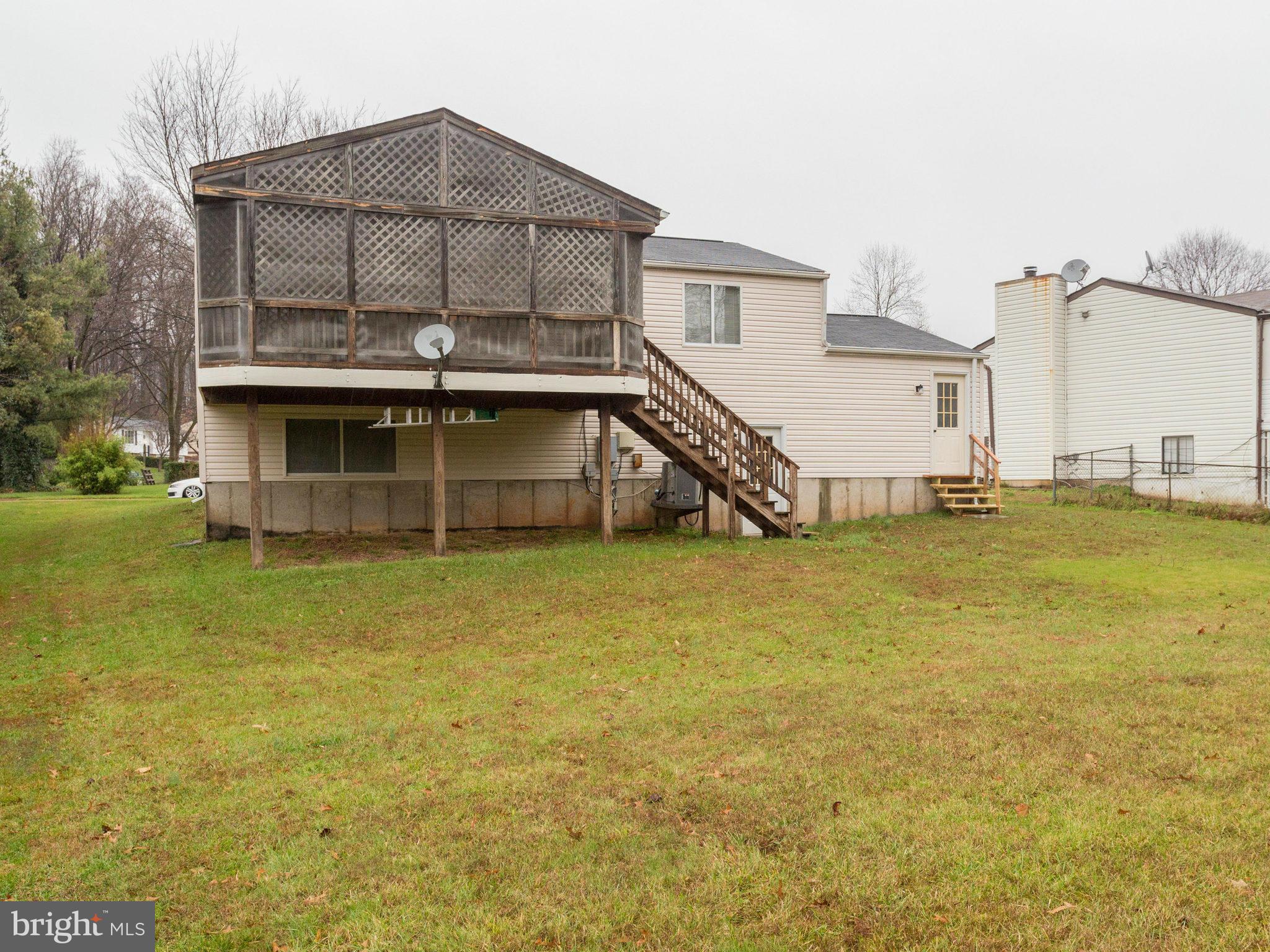 5800 Heming Avenue Springfield, VA 22151 - Photo 28 of 29 Exterior (Rear)