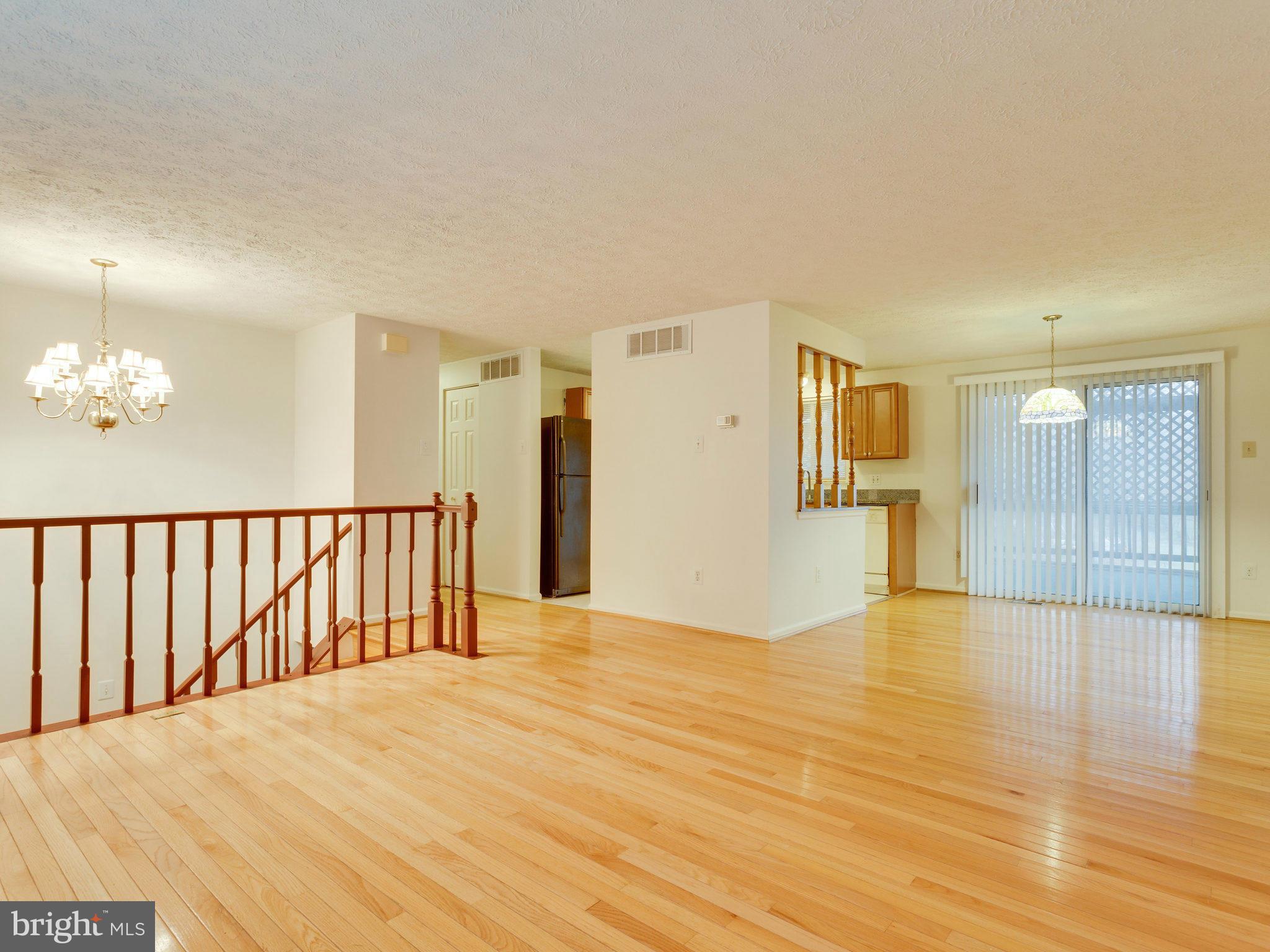 5800 Heming Avenue Springfield, VA 22151 - Photo 5 of 29 Living Room