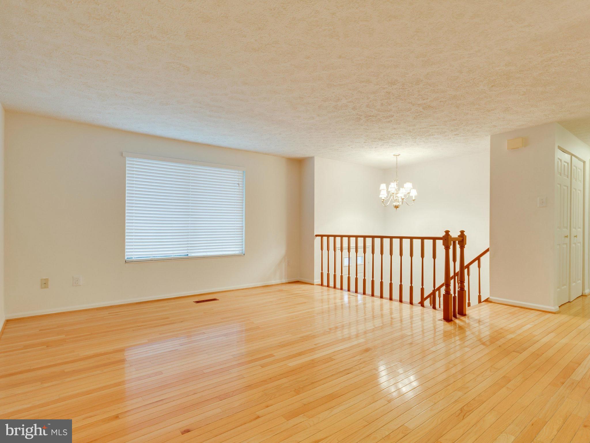 5800 Heming Avenue Springfield, VA 22151 - Photo 6 of 29 Living Room