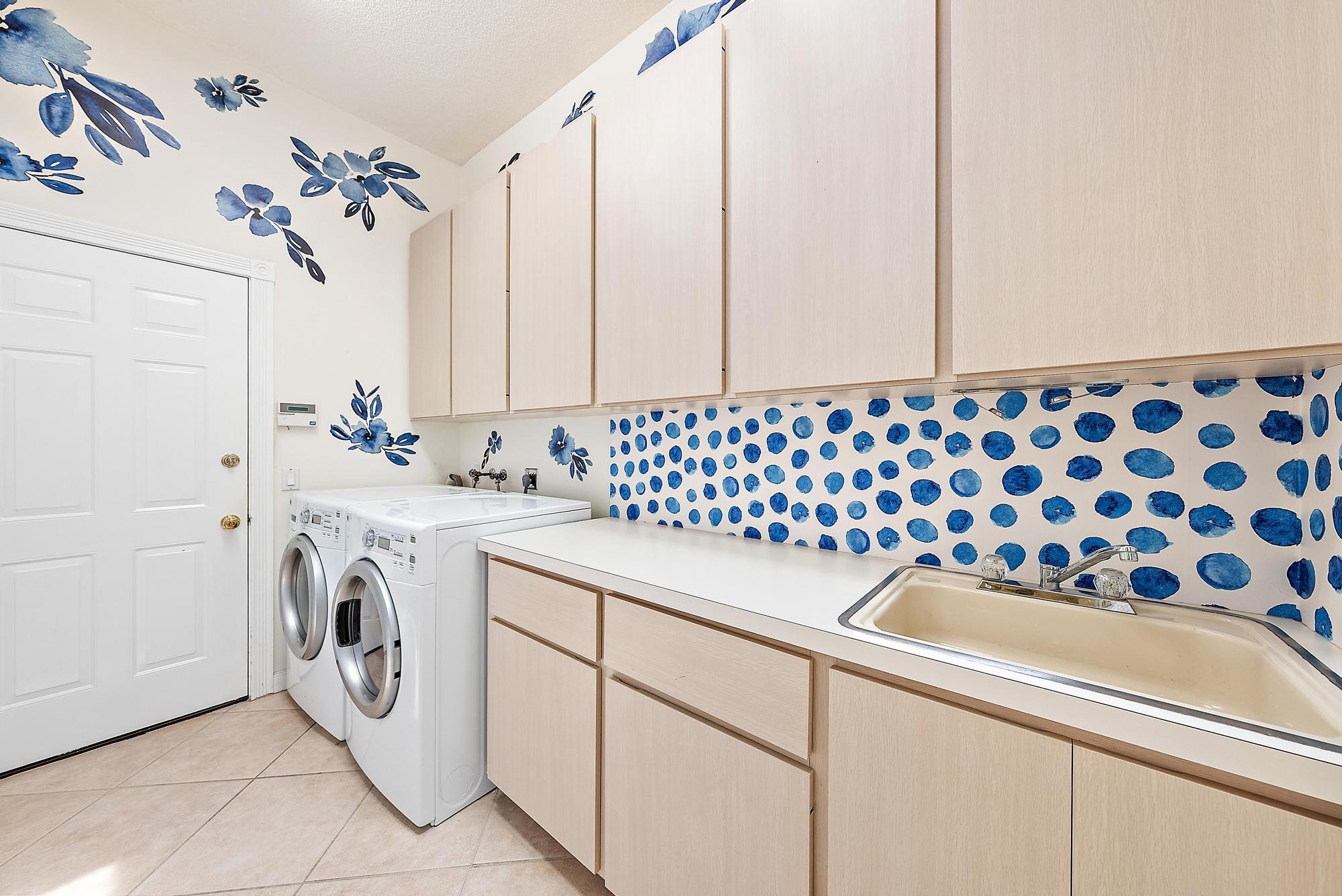115 South Hampton Drive Jupiter, FL 33458 - Photo 11 of 27 a utility room with dryer and washer