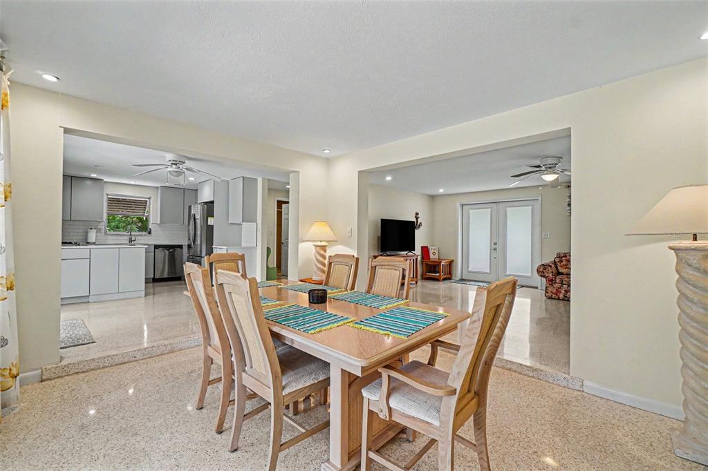 413 Pameto Road Nokomis, FL 34275 - Photo 11 of 49