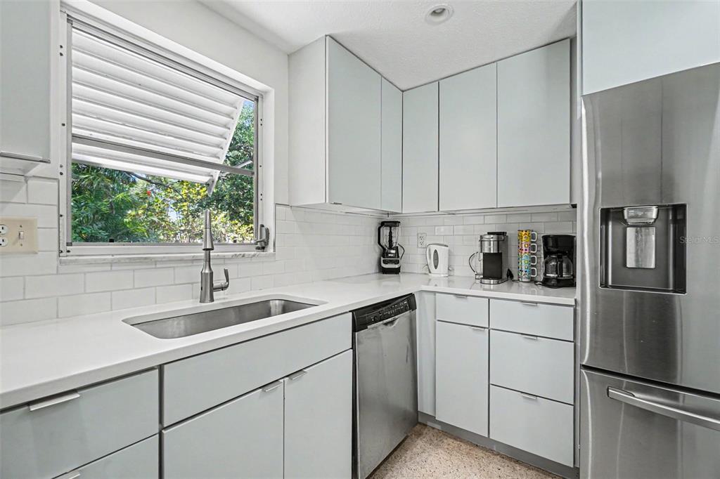 413 Pameto Road Nokomis, FL 34275 - Photo 5 of 49
