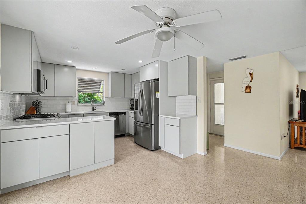 413 Pameto Road Nokomis, FL 34275 - Photo 7 of 49
