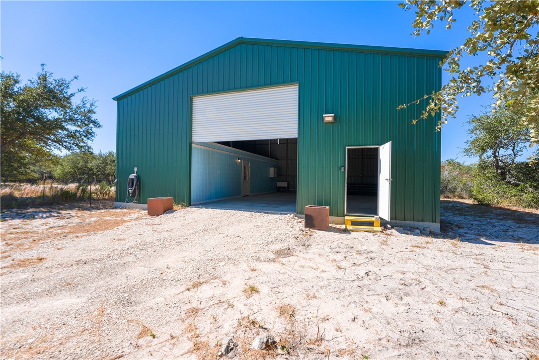 2122 Prairie Road Rockport, TX 78382 - Photo 10 of 11 a view of a backyard of a house
