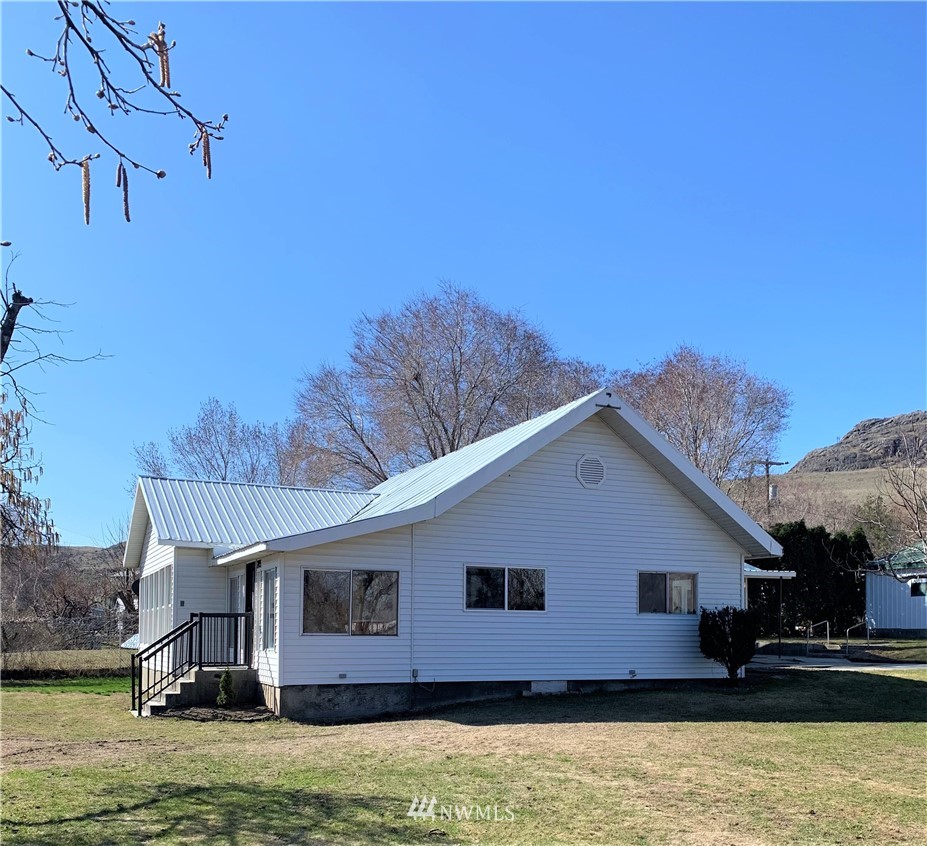 205 Kendall Street Riverside, WA 98849 - Photo 3 of 34