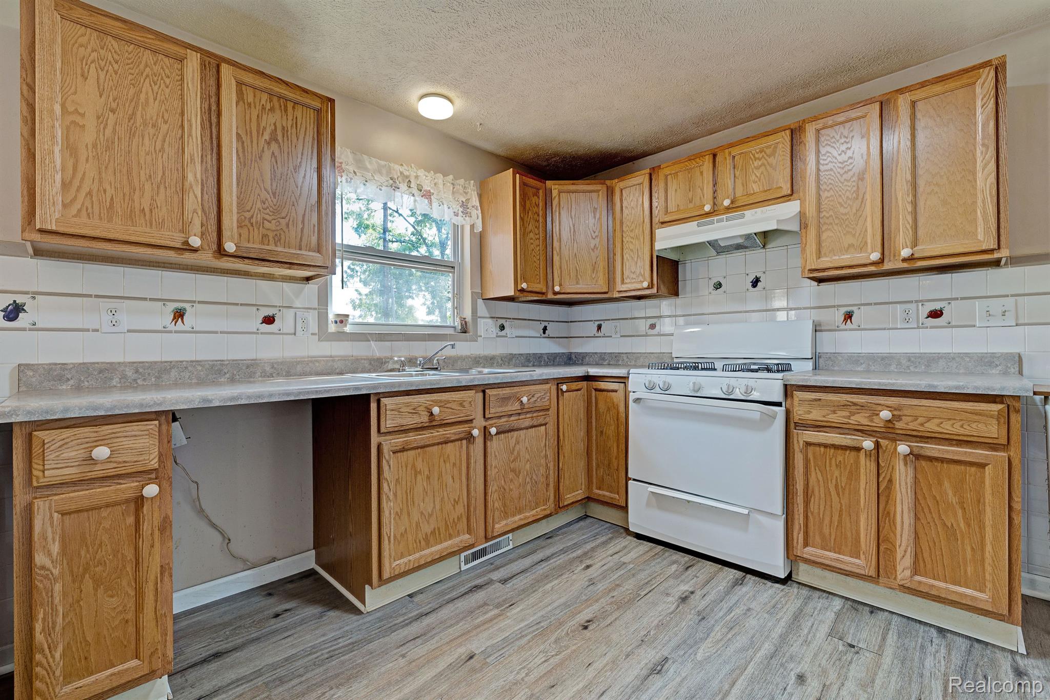 374 4th Pontiac, MI 48340 - Photo 12 of 45 Gallery Image 12
