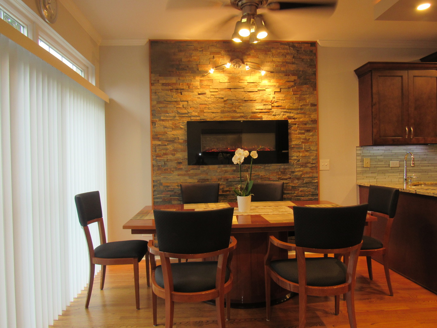 696 Western Lane Addison, IL 60101 - Photo 16 of 36 a dining room with furniture and wooden floor