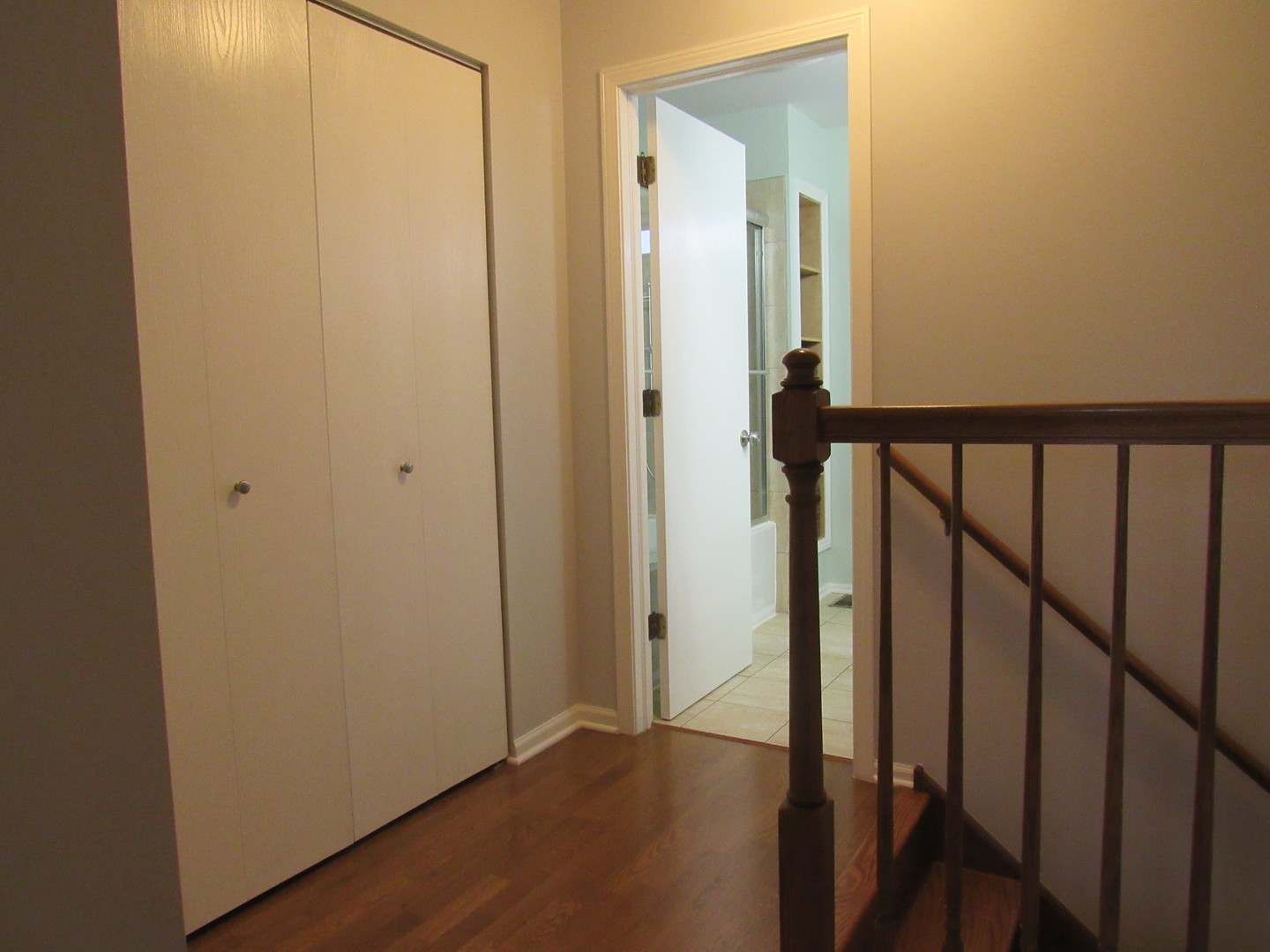 696 Western Lane Addison, IL 60101 - Photo 27 of 36 a view of a hallway with wooden floor