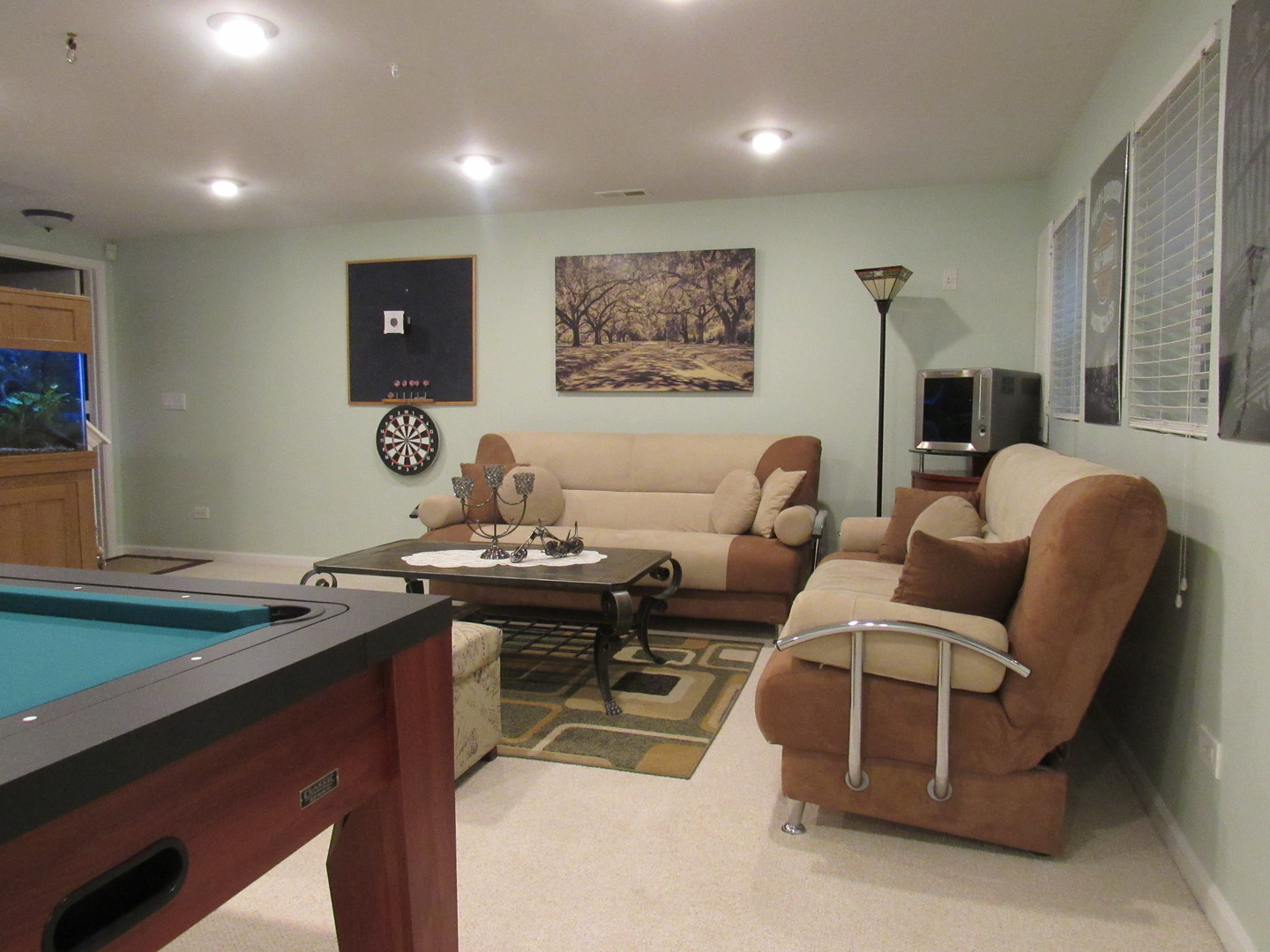 696 Western Lane Addison, IL 60101 - Photo 33 of 36 a living room with furniture and a flat screen tv