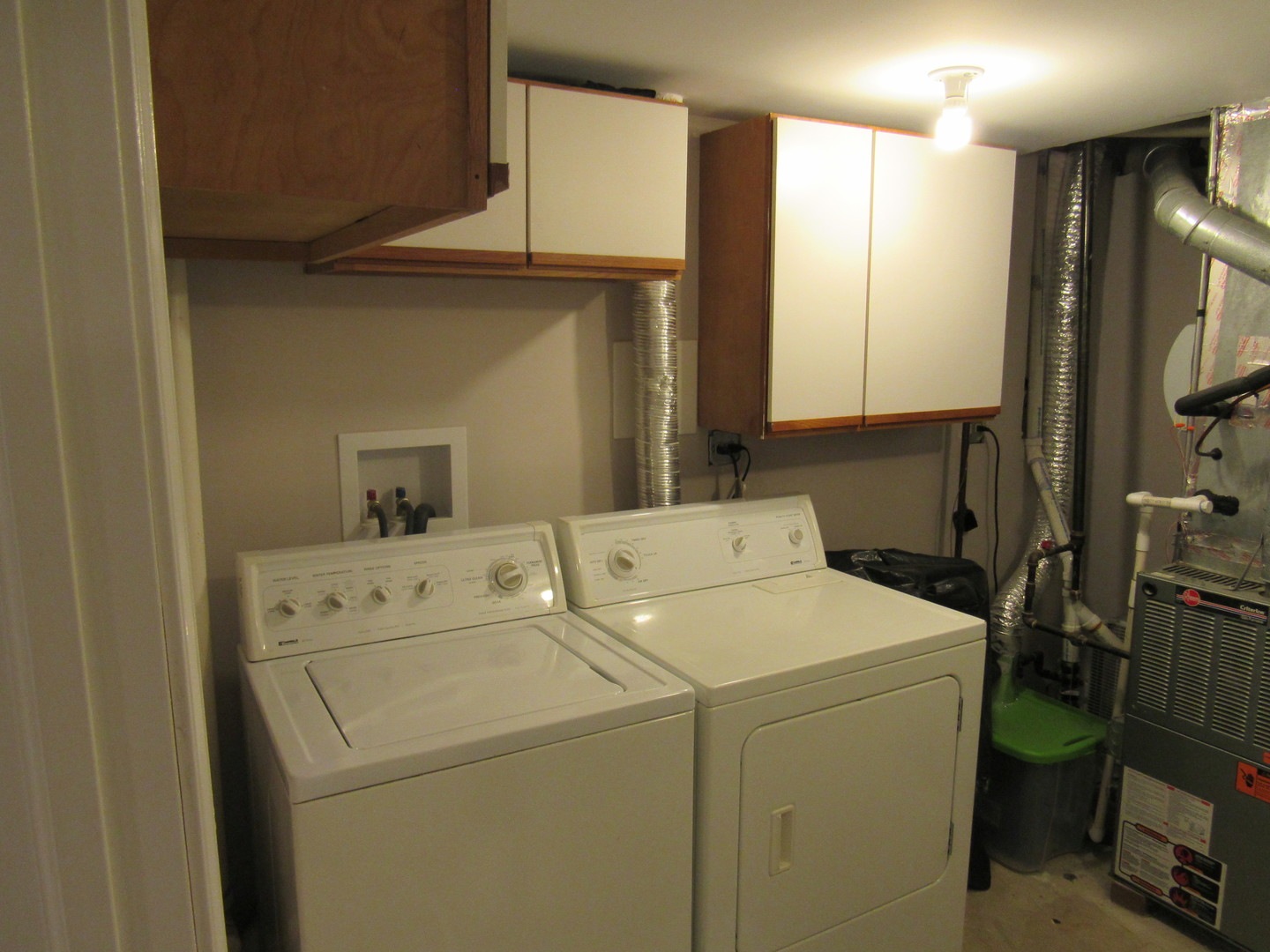696 Western Lane Addison, IL 60101 - Photo 36 of 36 a utility room with dryer and washer