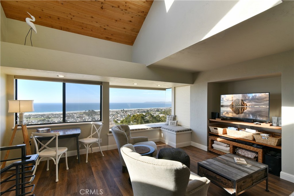 2640 Maple Morro Bay, CA 93442 - Photo 14 of 29 a living room with furniture and a flat screen tv