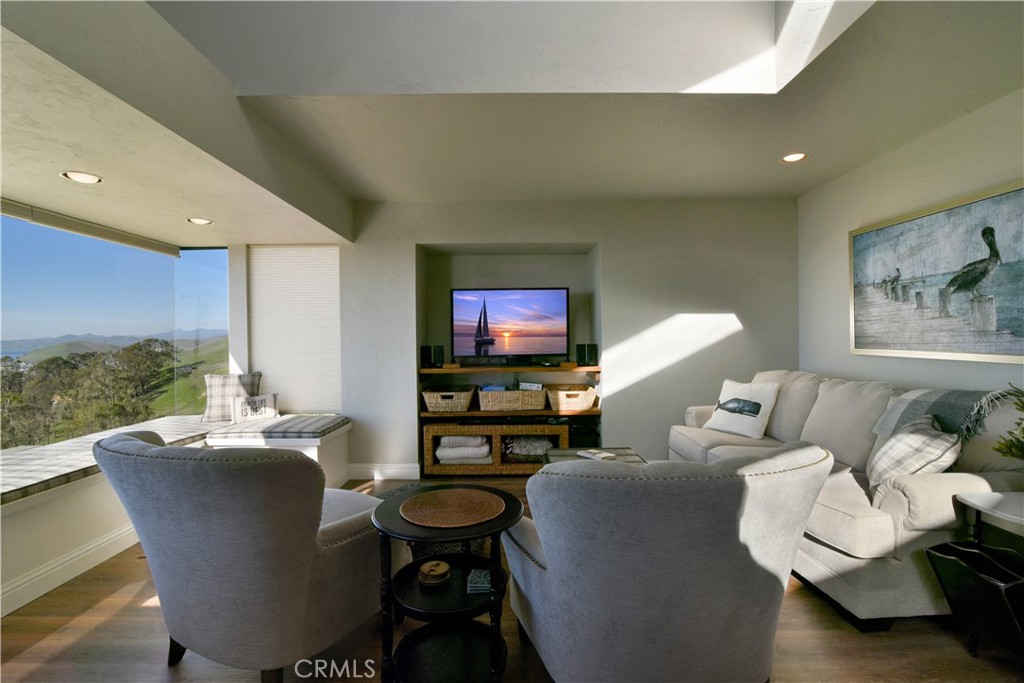 2640 Maple Morro Bay, CA 93442 - Photo 27 of 29 a living room with furniture and a flat screen tv