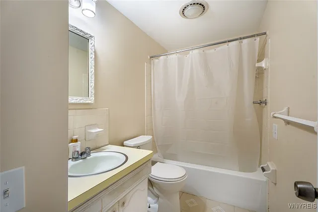 $145,000 | 30 Charter Oaks Drive, Unit 4, Amherst, NY 14228