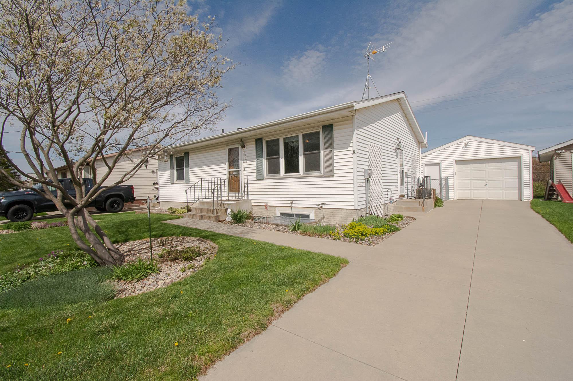 4906 18 1/2 Avenue Northwest Rochester, MN 55901 - Photo 2 of 33