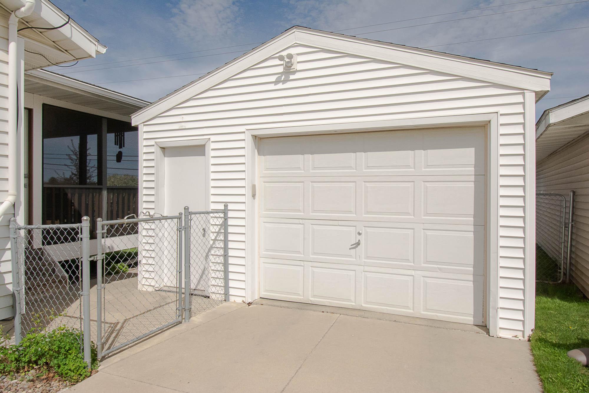 4906 18 1/2 Avenue Northwest Rochester, MN 55901 - Photo 30 of 33