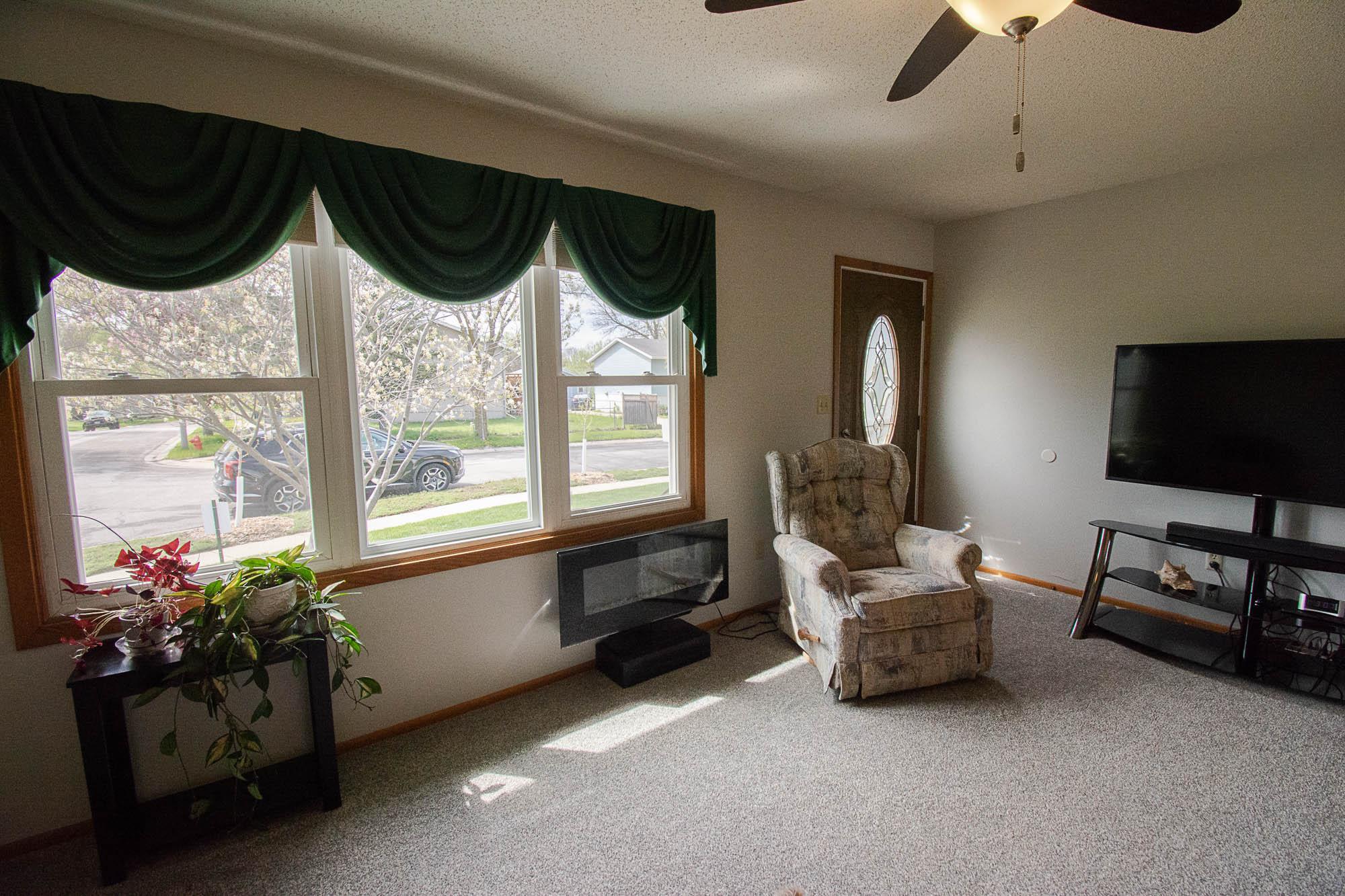 4906 18 1/2 Avenue Northwest Rochester, MN 55901 - Photo 3 of 33