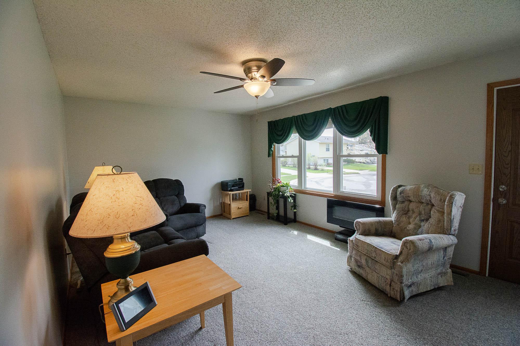 4906 18 1/2 Avenue Northwest Rochester, MN 55901 - Photo 4 of 33