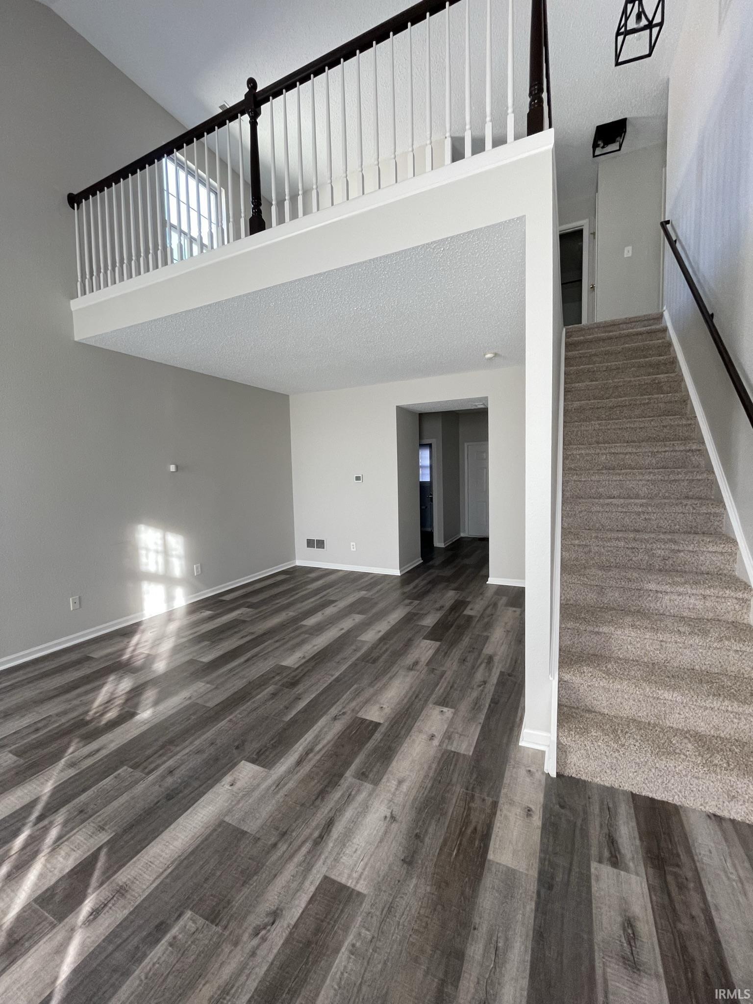 562 Springtree Lane Avon, IN 46123 - Photo 2 of 15