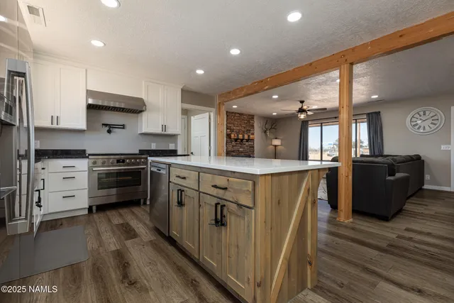 a bed room with a bed